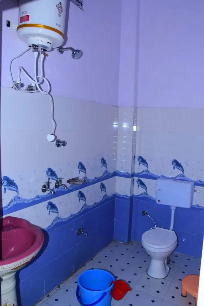 washroom photo of hotel Adiyogi sersi kedarnath